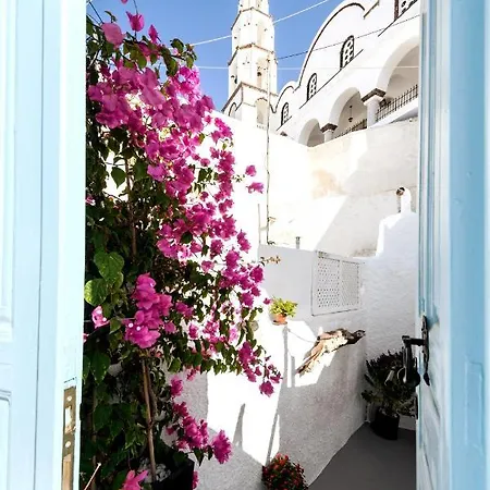 Santorinian Lava House Holiday home Pyrgos Kallistis