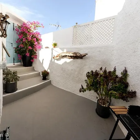 Holiday home Santorinian Lava House Pyrgos Kallistis